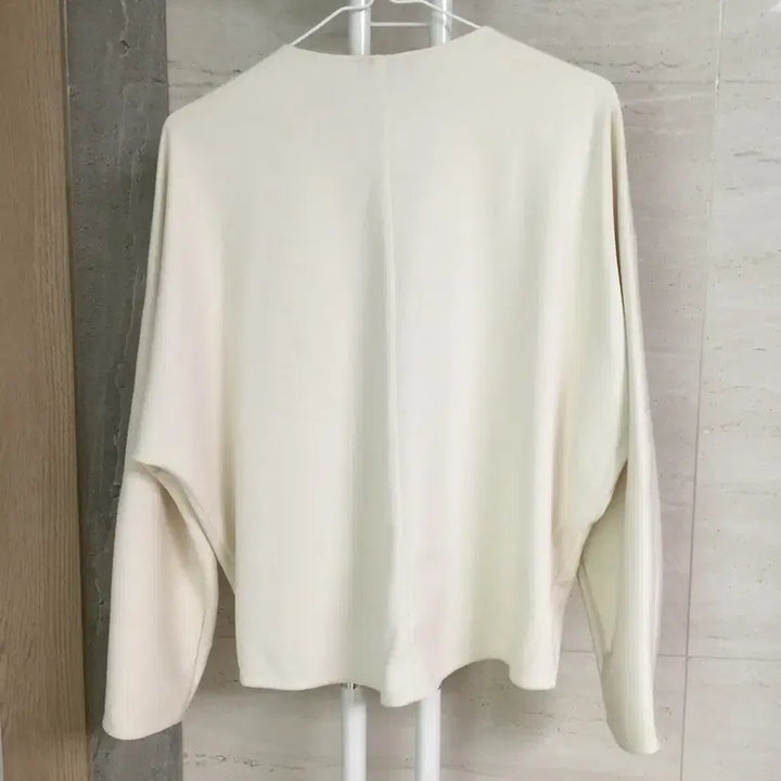 [SOLD OUT] Theory 띠어리 22 브이넥 가오리핏 티셔츠 free