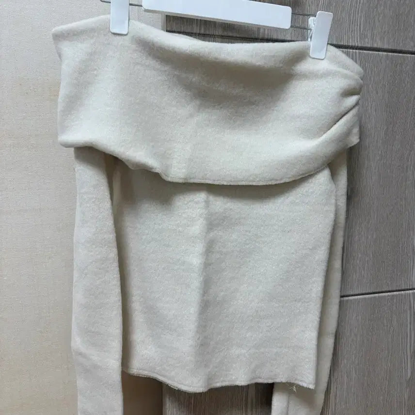 [BUNJANG] Off-Shoulder Knit Top / 오프숄터니트