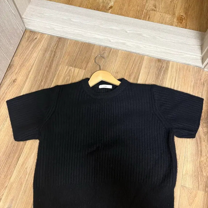 [BUNJANG] Black Half-Sleeve Knit Top / 반팔니트