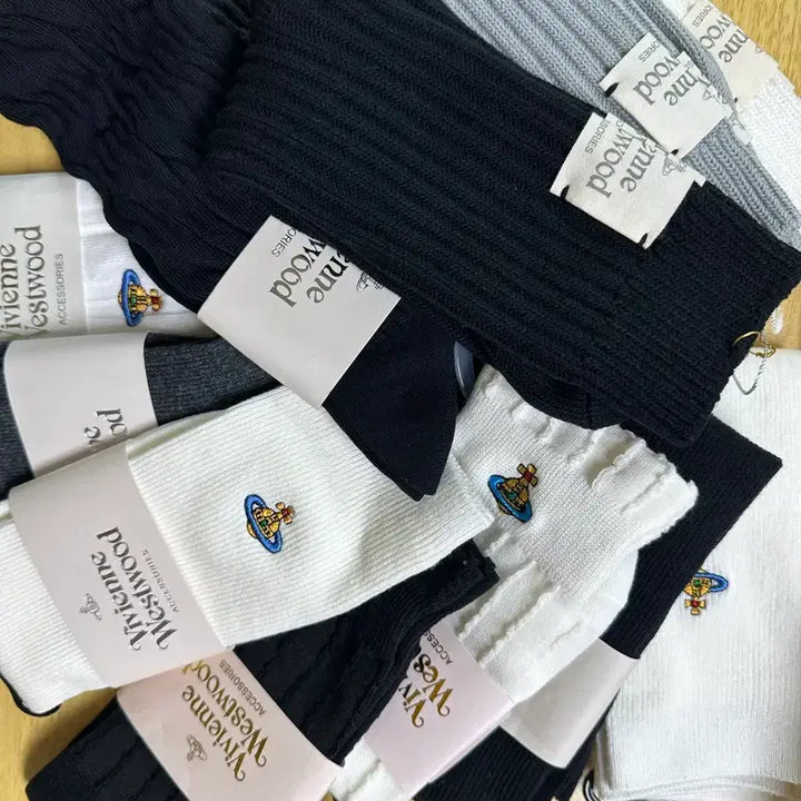 [SOLD OUT] 비비안 웨스트우드 니삭스