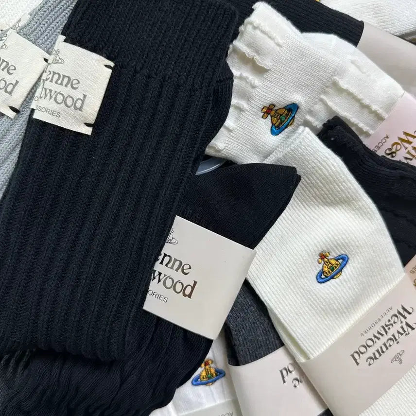 [SOLD OUT] 비비안 웨스트우드 니삭스