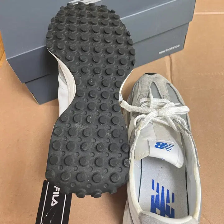 [BUNJANG] New Balance 327 Gray Sneakers / 뉴발란스 327 그레이 270