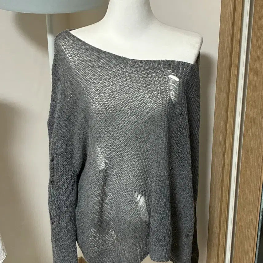 [BUNJANG] Gray Damage Knit Sweater / 그레이 데미지 니트
