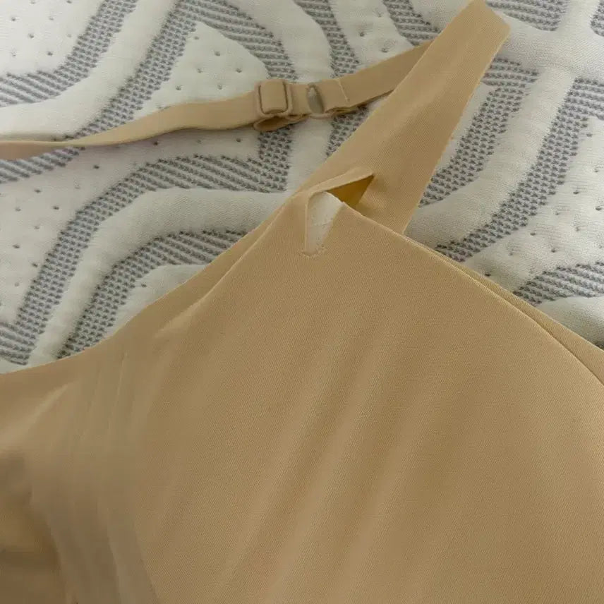 [BUNJANG] KINDAMIE Square Neck Seamless Bra / 카인다미 스퀘어넥 심리스 브라 옆볼륨
