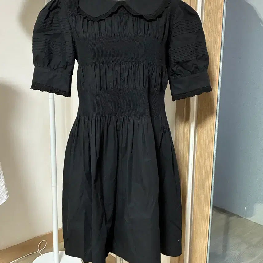 [SOLD OUT] 블랙 셔링 퍼프 반팔 원피스
