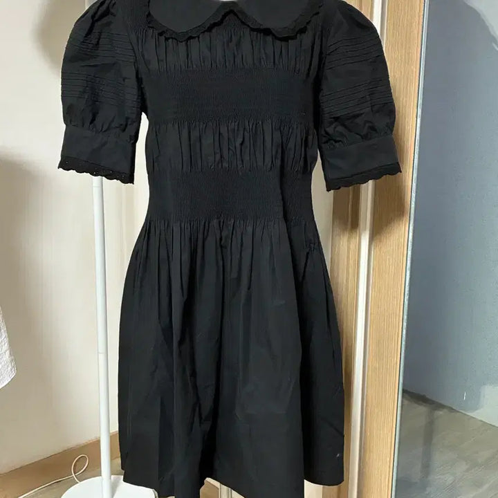 [SOLD OUT] 블랙 셔링 퍼프 반팔 원피스
