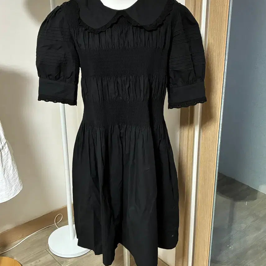 [SOLD OUT] 블랙 셔링 퍼프 반팔 원피스