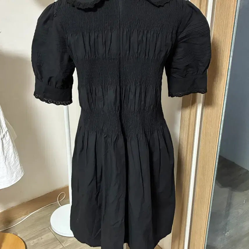 [SOLD OUT] 블랙 셔링 퍼프 반팔 원피스