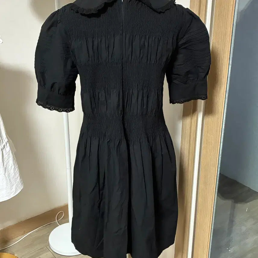 [SOLD OUT] 블랙 셔링 퍼프 반팔 원피스