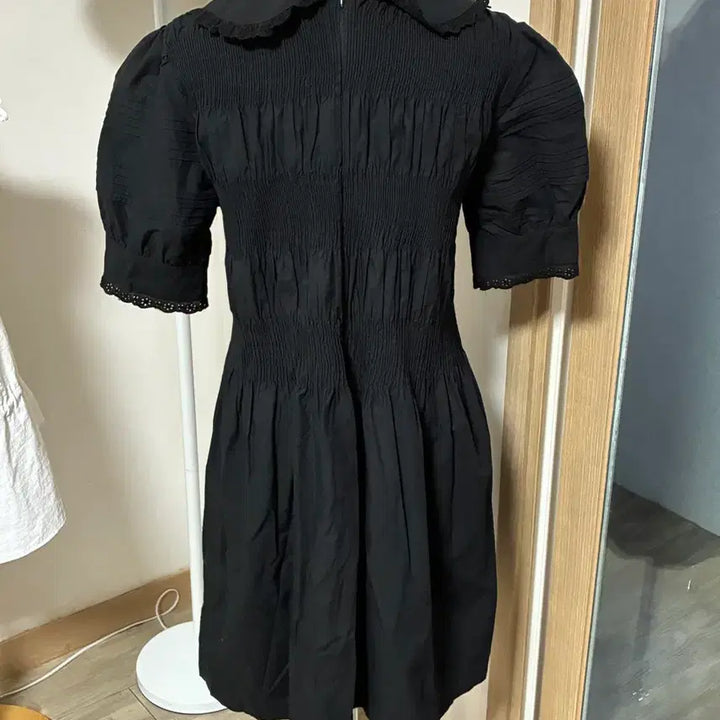 [SOLD OUT] 블랙 셔링 퍼프 반팔 원피스