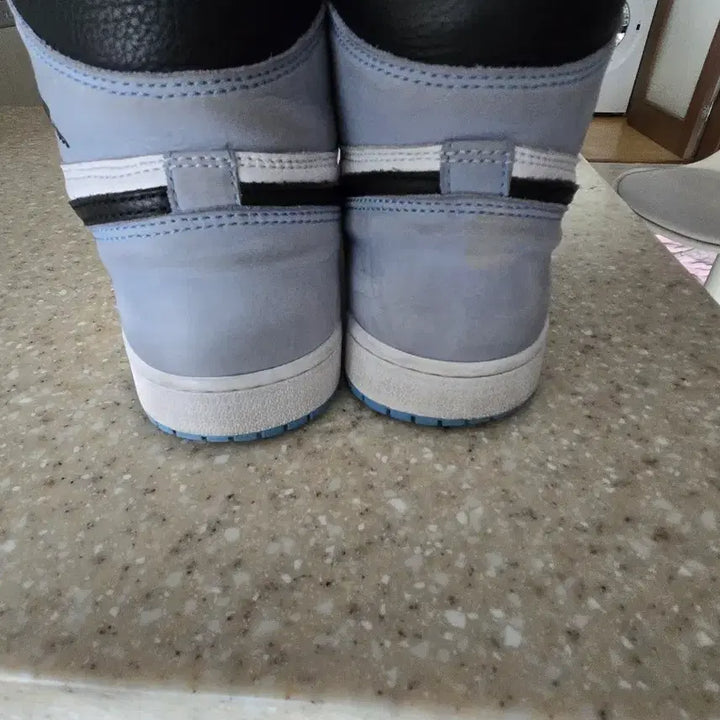 [BUNJANG] Nike Air Jordan 1 Retro High OG University Blue Sneakers / 나이키 조던1 레트로 하이 OG 유니버시티 블루