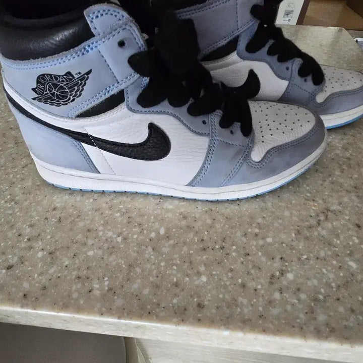 [BUNJANG] Nike Air Jordan 1 Retro High OG University Blue Sneakers / 나이키 조던1 레트로 하이 OG 유니버시티 블루