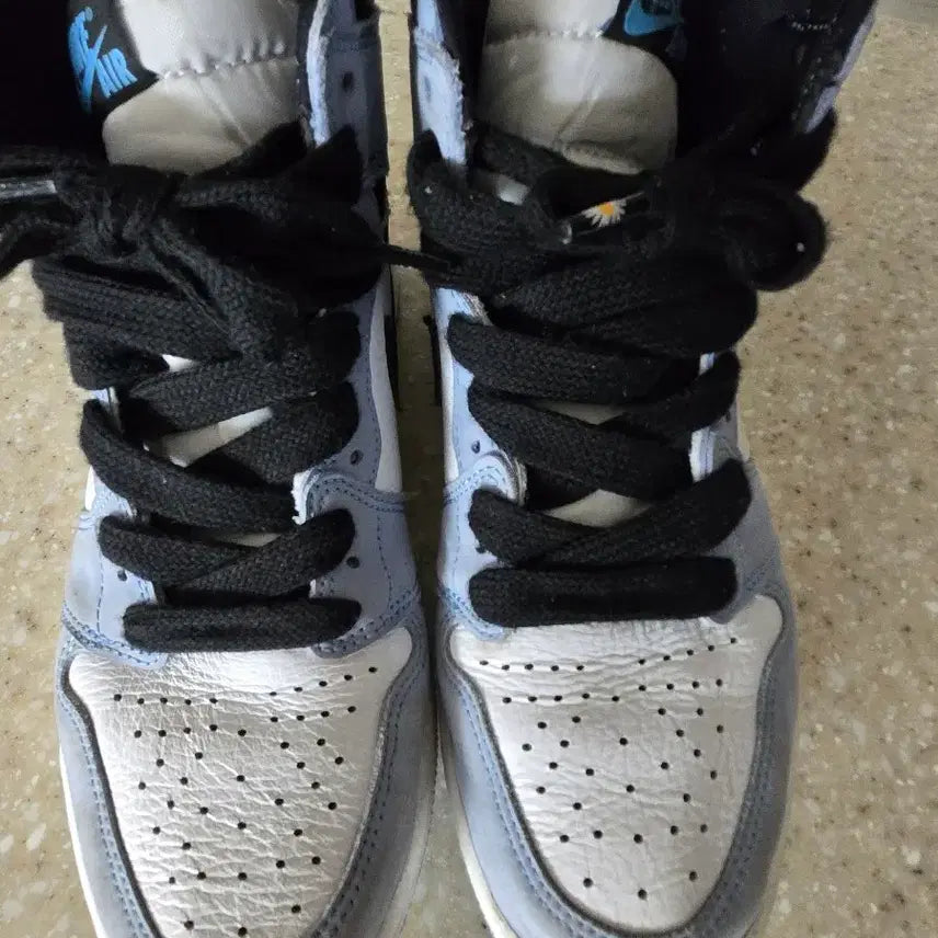 [BUNJANG] Nike Air Jordan 1 Retro High OG University Blue Sneakers / 나이키 조던1 레트로 하이 OG 유니버시티 블루