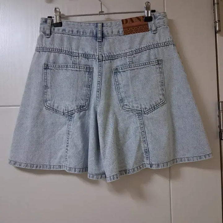 [SOLD OUT] 에고이스트 연청 플리츠 데님 반바지