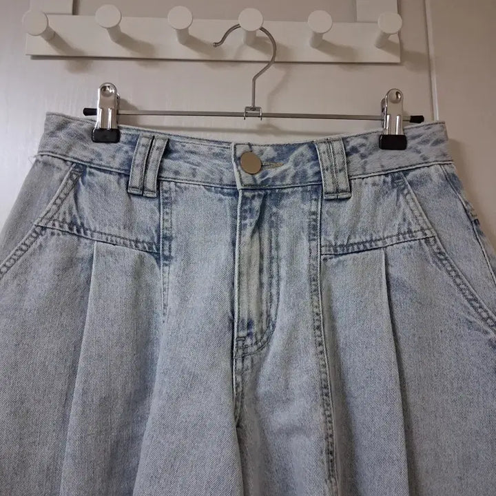 [SOLD OUT] 에고이스트 연청 플리츠 데님 반바지