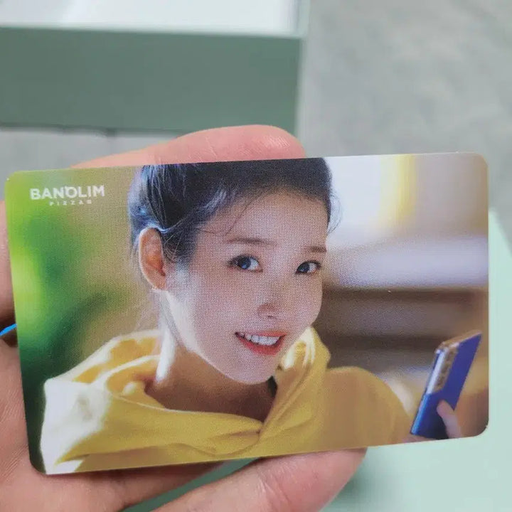 [SOLD OUT] [단종/한정판] 아이유 반올림 피자 콜라보 포토카드(3장)