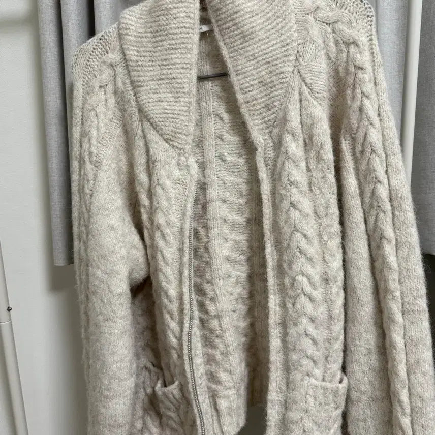 [BUNJANG] Manique Cable Knit Two-Way Zip-Up Ivory / 매니크 케이블 니트 집업 아이보리