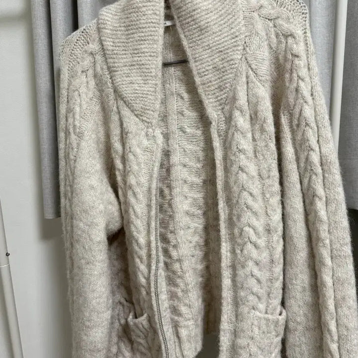 [BUNJANG] Manique Cable Knit Two-Way Zip-Up Ivory / 매니크 케이블 니트 집업 아이보리