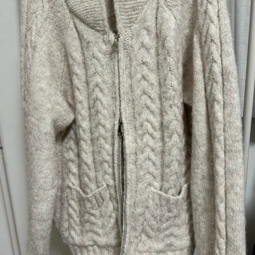 [BUNJANG] Manique Cable Knit Two-Way Zip-Up Ivory / 매니크 케이블 니트 집업 아이보리