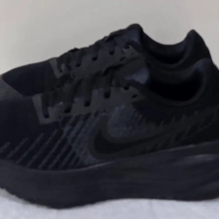 [BUNJANG] Nike Run Defy Black and Anthracite Sneakers / [255] 나이키 런 디파이 블랙앤트러사이트