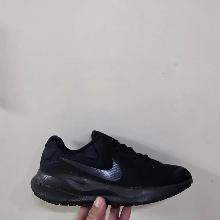 [BUNJANG] Nike Revolution 7 Triple Black Off Noir Running Shoes / [255] 나이키 레볼루션7 트리플블랙오프느와르