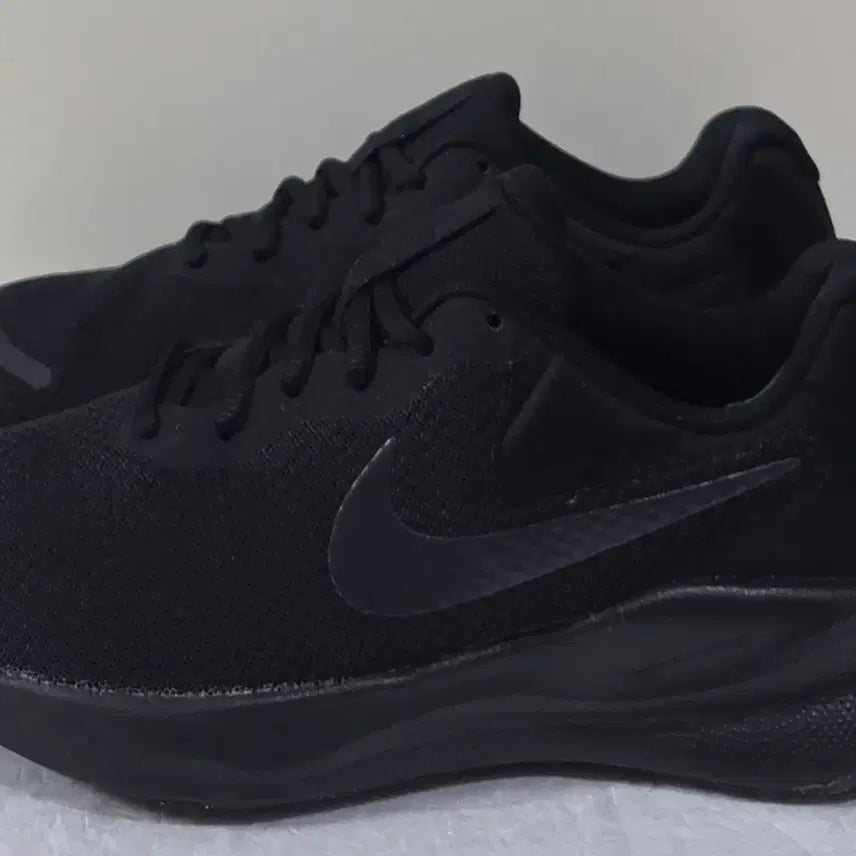 [BUNJANG] Nike Revolution 7 Triple Black Off Noir Running Shoes / [255] 나이키 레볼루션7 트리플블랙오프느와르