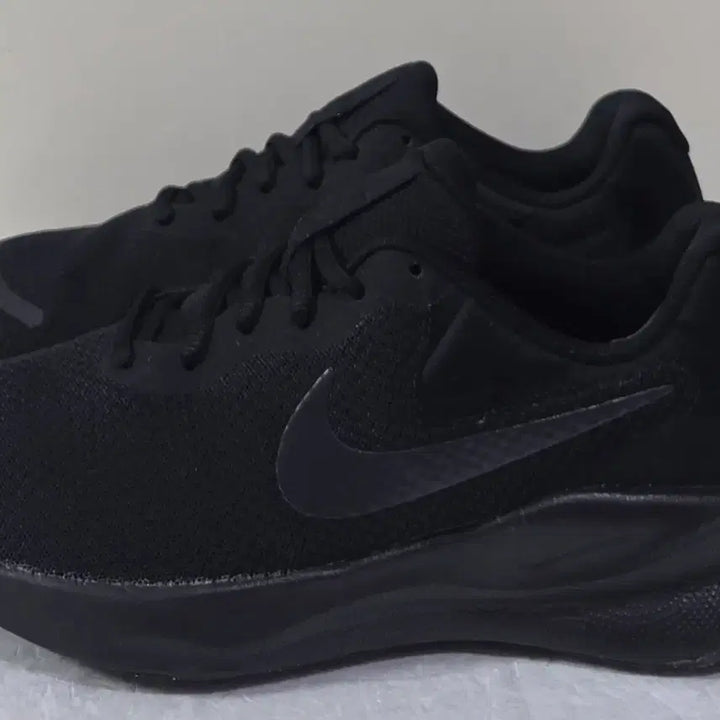 [BUNJANG] Nike Revolution 7 Triple Black Off Noir Running Shoes / [255] 나이키 레볼루션7 트리플블랙오프느와르