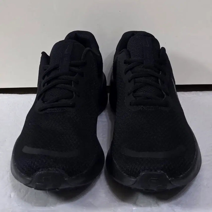 [BUNJANG] Nike Revolution 7 Triple Black Off Noir Running Shoes / [255] 나이키 레볼루션7 트리플블랙오프느와르