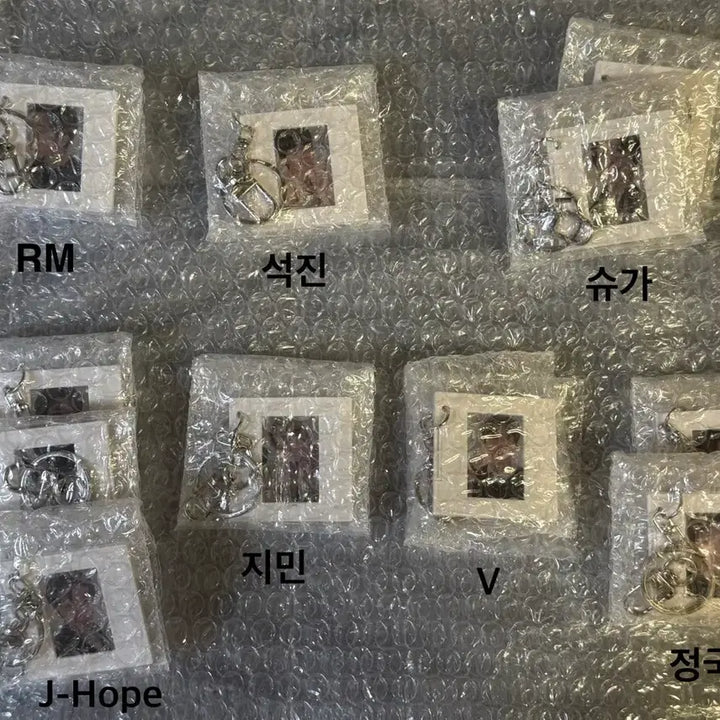 [BUNJANG] BTS Arirang Album Weverse Selfie Photocard POB Bundle Set / 방탄소년단 아리랑 앨범 위버스 셀피 포카+키링 특전 일괄 (위버스)