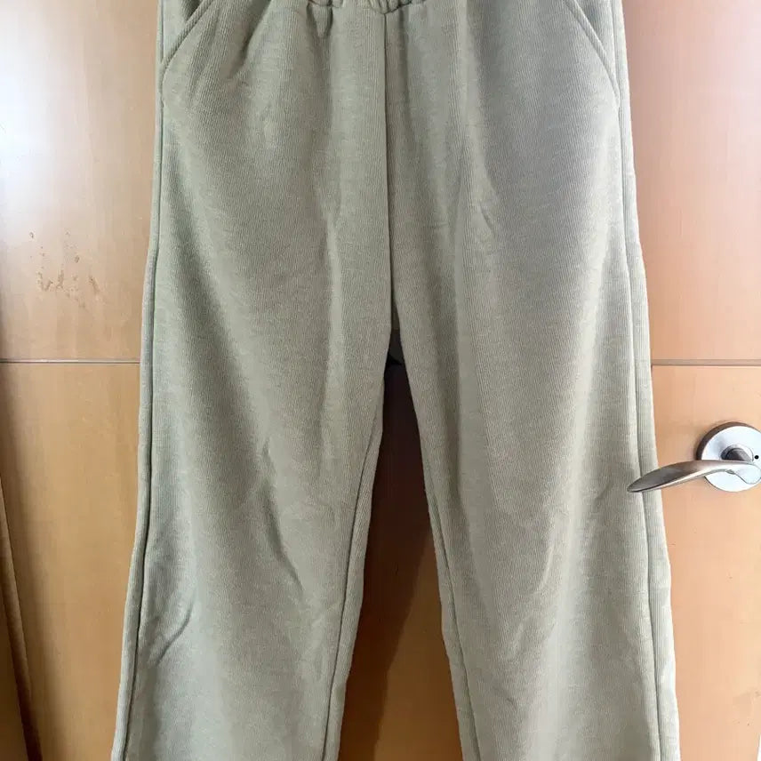 [BUNJANG] Green Fleece Lined Pants / 연두색 기모바지