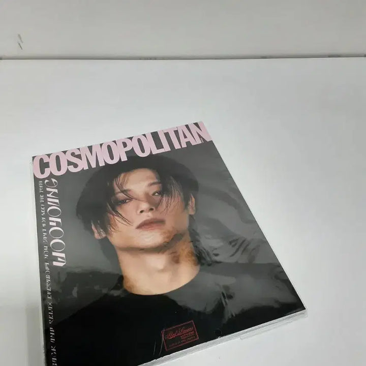 [SOLD OUT] 코스모폴리탄 우영 화보 잡지