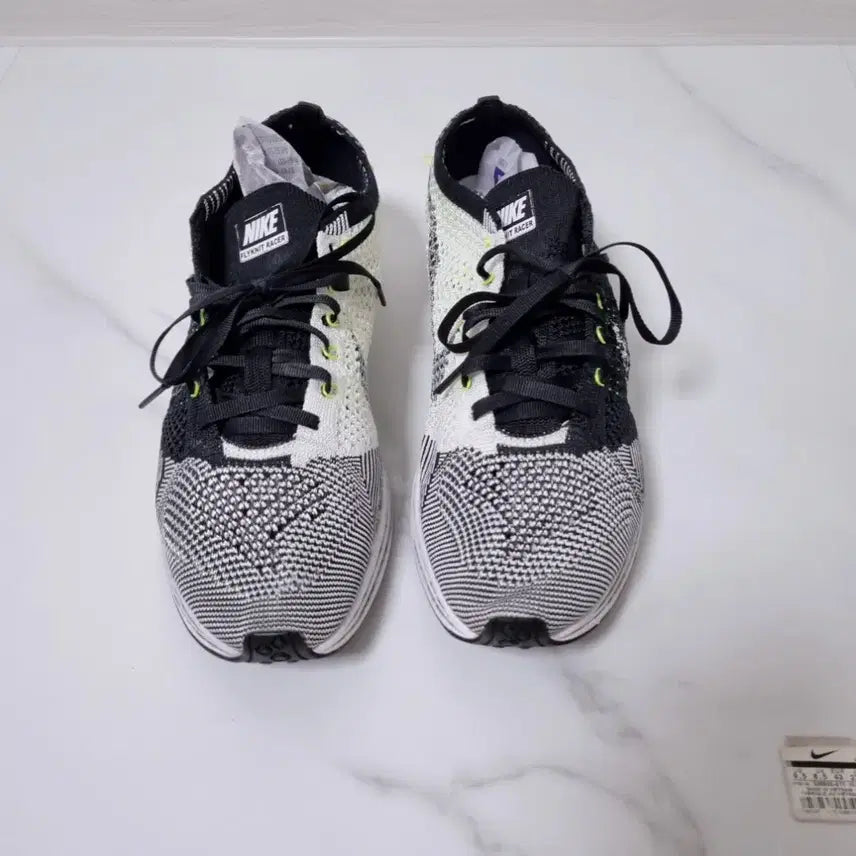 [BUNJANG] Nike Flyknit Racer Volt 275mm Sneakers / 나이키 플라이니트 레이서 볼트 275mm (526628-011)