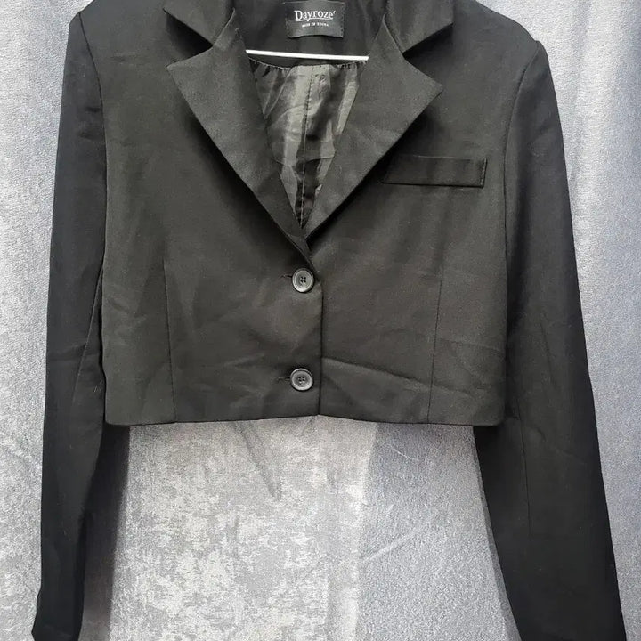 [BUNJANG] Dayroze Black Cropped Jacket / Dayroze 데이로제 크롭 블랙 자켓