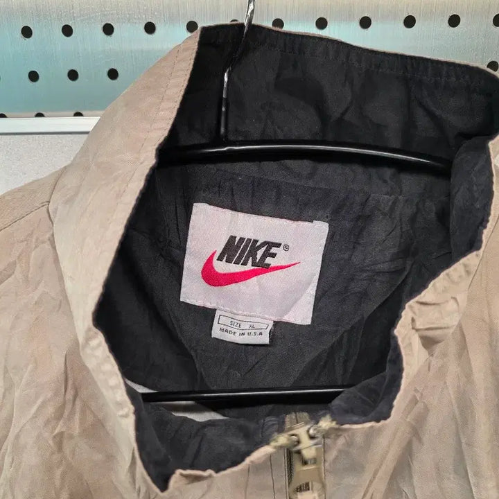 [BUNJANG] Nike Vintage Windbreaker Jacket L Beige / 나이키 빈티지 바람막이 자켓X L 베이지