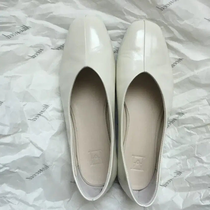 [BUNJANG] Matter Essence Almond Flat White Shoes / Matter essence 아몬드 플랫 화이트 240