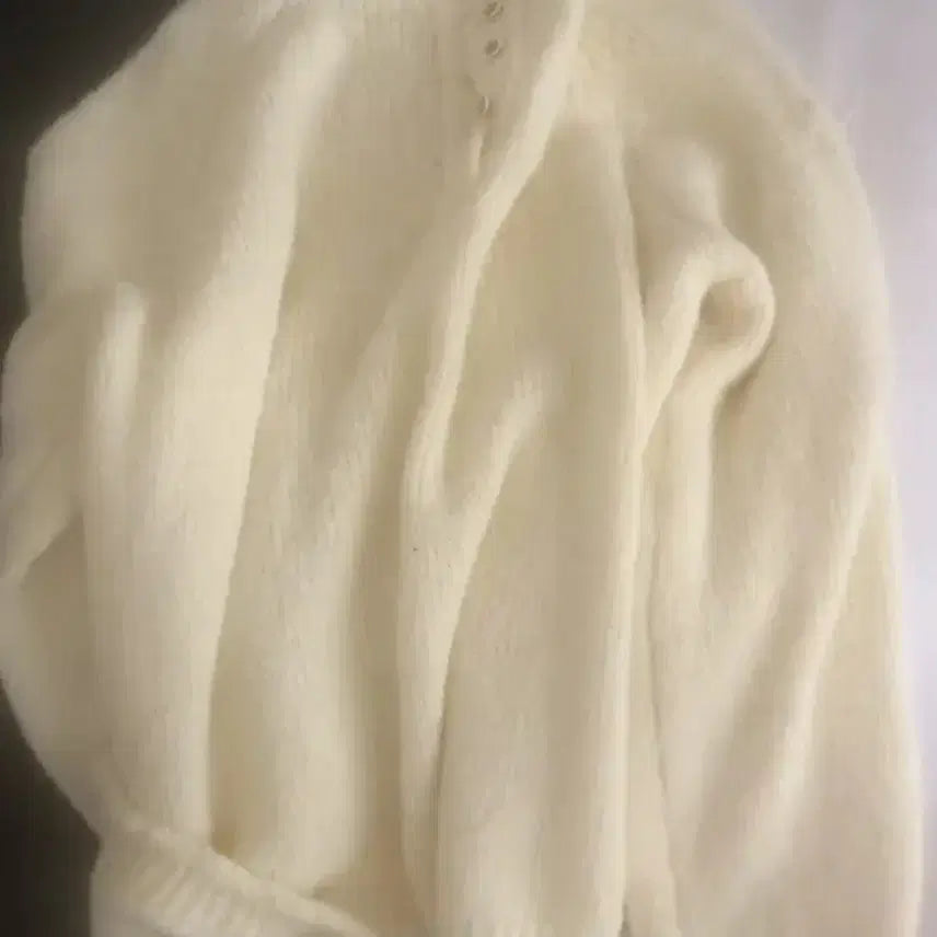 [BUNJANG] Second Place Bouc Wool Henley Neck Loose Fit Knit Top / 에이블리 세컨드플레이스 보크 울 헨리넥 루즈핏 도톰 폭닥 긴팔 니트