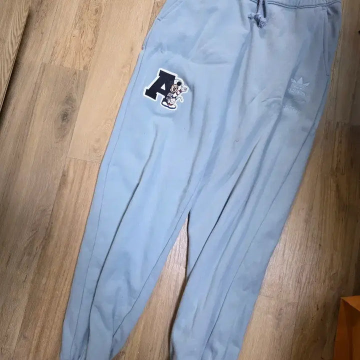 [BUNJANG] Adidas Disney Collaboration Training Pants Sky Blue / 아디다스 디즈니 콜라보 트레이닝 바지 하늘색