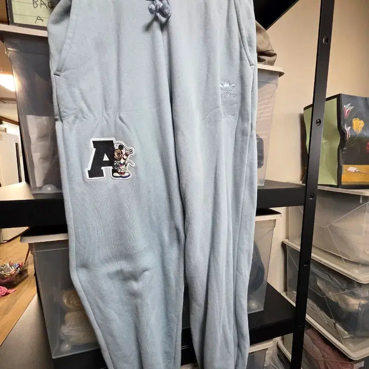 [BUNJANG] Adidas Disney Collaboration Training Pants Sky Blue / 아디다스 디즈니 콜라보 트레이닝 바지 하늘색