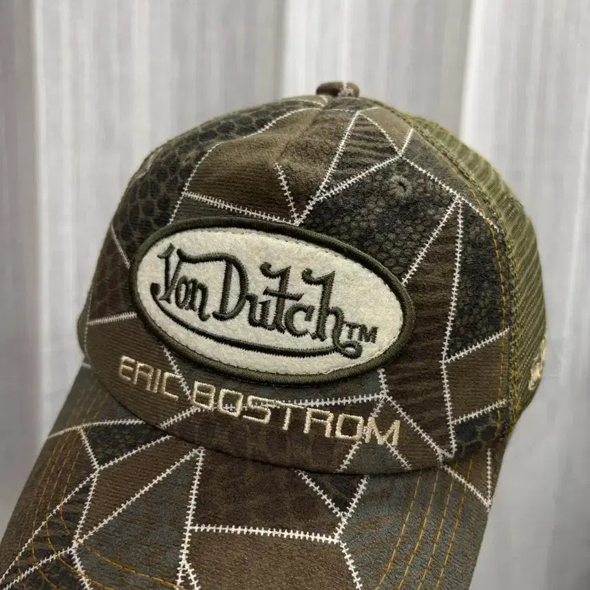 [BUNJANG] VonDutch 본더치 x 에릭 보스트롬 카모 트러커 메쉬캡 모자 / VonDutch 본더치 x 에릭 보스트롬 카모 트러커 메쉬캡 모자