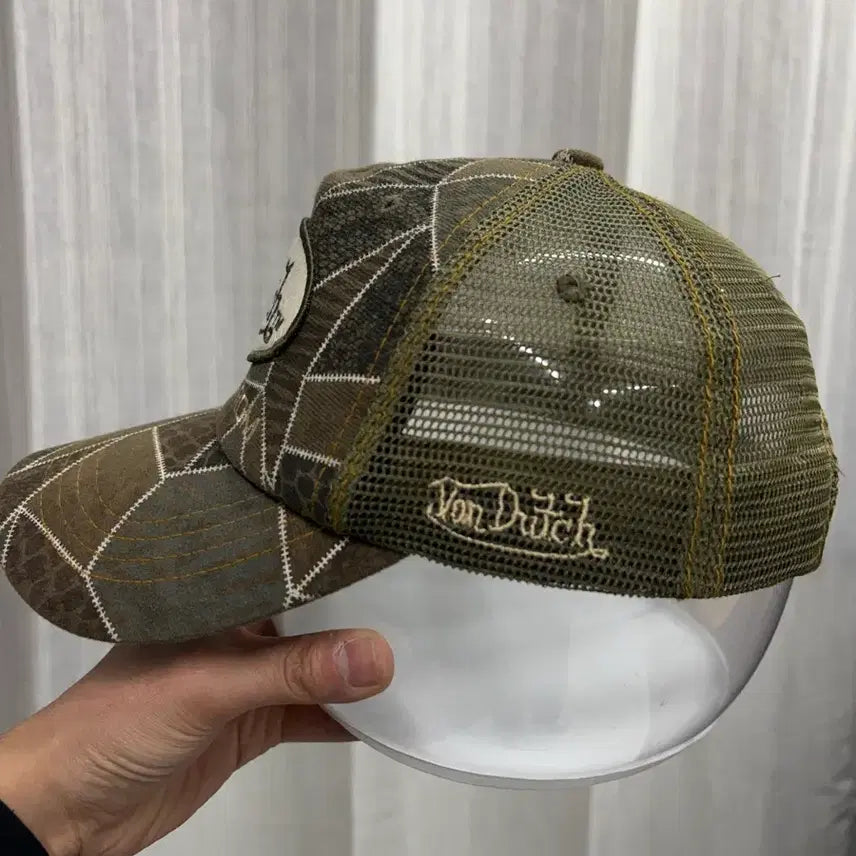 [BUNJANG] VonDutch 본더치 x 에릭 보스트롬 카모 트러커 메쉬캡 모자 / VonDutch 본더치 x 에릭 보스트롬 카모 트러커 메쉬캡 모자