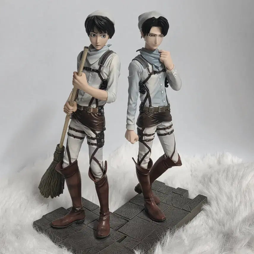 [SOLD OUT] 진격의거인 에렌 리바이 고전 청소 피규어 일괄