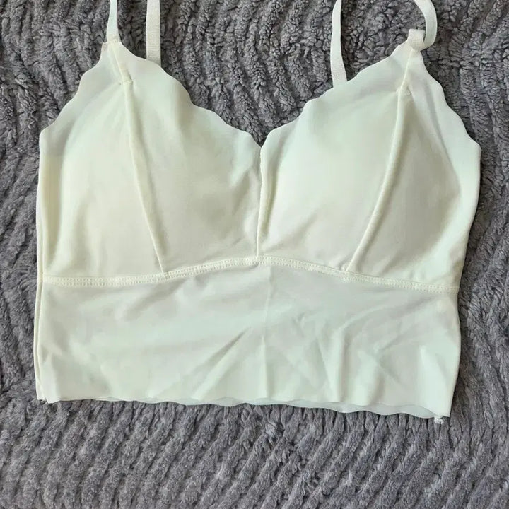[BUNJANG] Ivory Built-in Bra Top / 아이보리 캡내장 브라탑