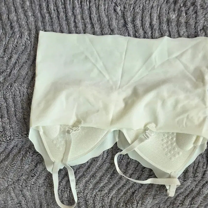 [BUNJANG] Ivory Built-in Bra Top / 아이보리 캡내장 브라탑