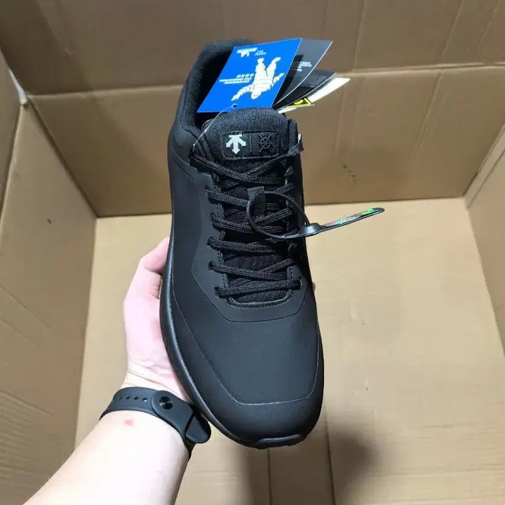 [BUNJANG] Descente Black Hiking Shoes Size 42 / 데상트 블랙 운동화 새상품 사이즈:42
