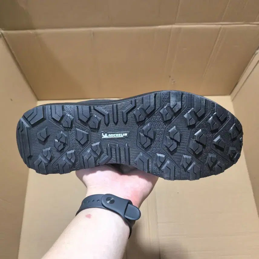 [BUNJANG] Descente Black Hiking Shoes Size 42 / 데상트 블랙 운동화 새상품 사이즈:42