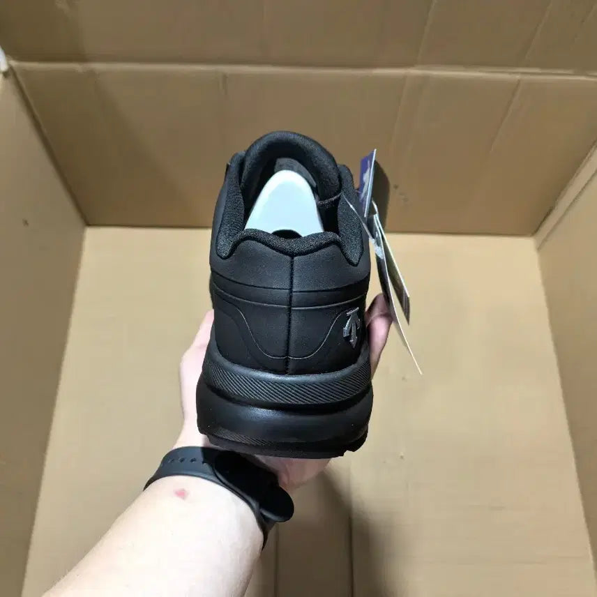 [BUNJANG] Descente Black Hiking Shoes Size 42 / 데상트 블랙 운동화 새상품 사이즈:42