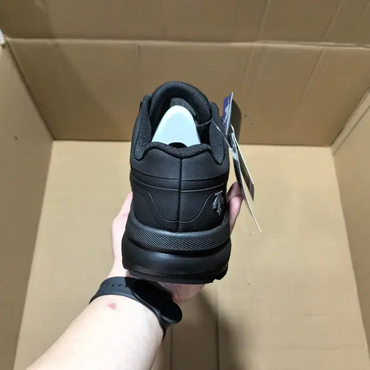 [BUNJANG] Descente Black Hiking Shoes Size 42 / 데상트 블랙 운동화 새상품 사이즈:42