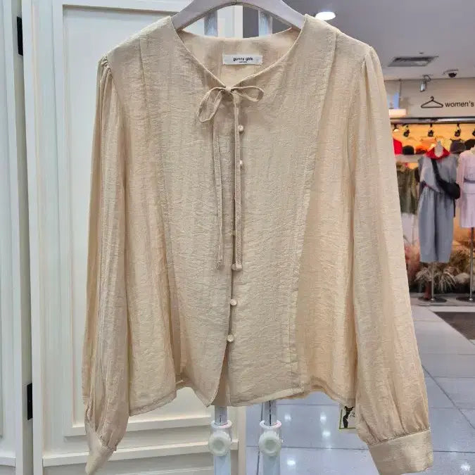 [SOLD OUT] 크림 버튼 카라 블라우스 / 여성 데일리 베이직 셔츠