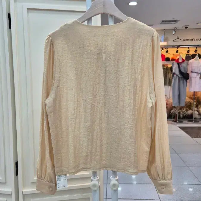[SOLD OUT] 크림 버튼 카라 블라우스 / 여성 데일리 베이직 셔츠