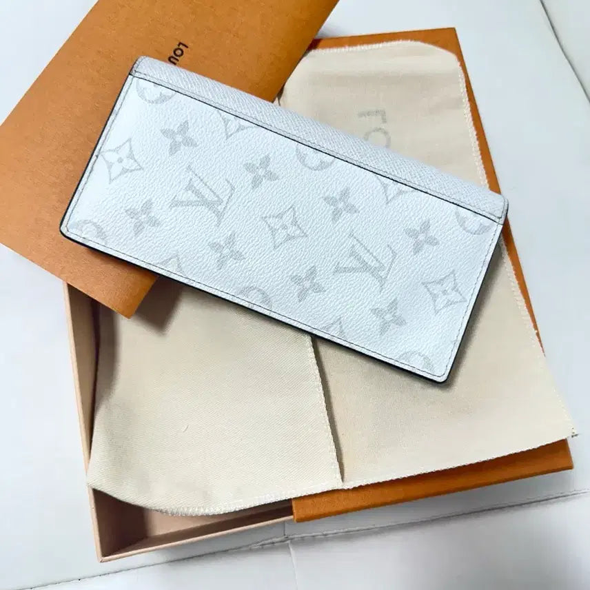 [BUNJANG] Louis Vuitton Optic Brazza Wallet Long Wallet / 백화점 구매 루이비통 화이트 옵틱 브라짜 월릿 장지갑